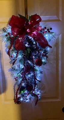 Christmas Flocked Teardrop Wreath with Lights, Wreath with 100 lights, Timer and Remote Control, Christmas Wreath for Front Door - image4